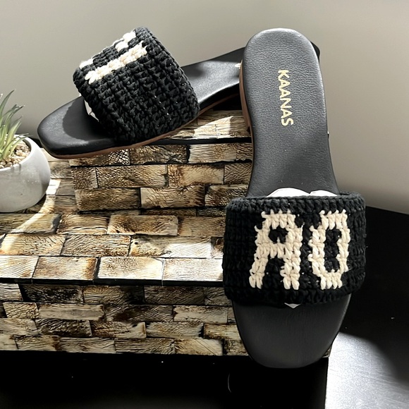 NWT KAANAS Serin Slide Sandals - Black - Size 5 - Picture 11 of 13